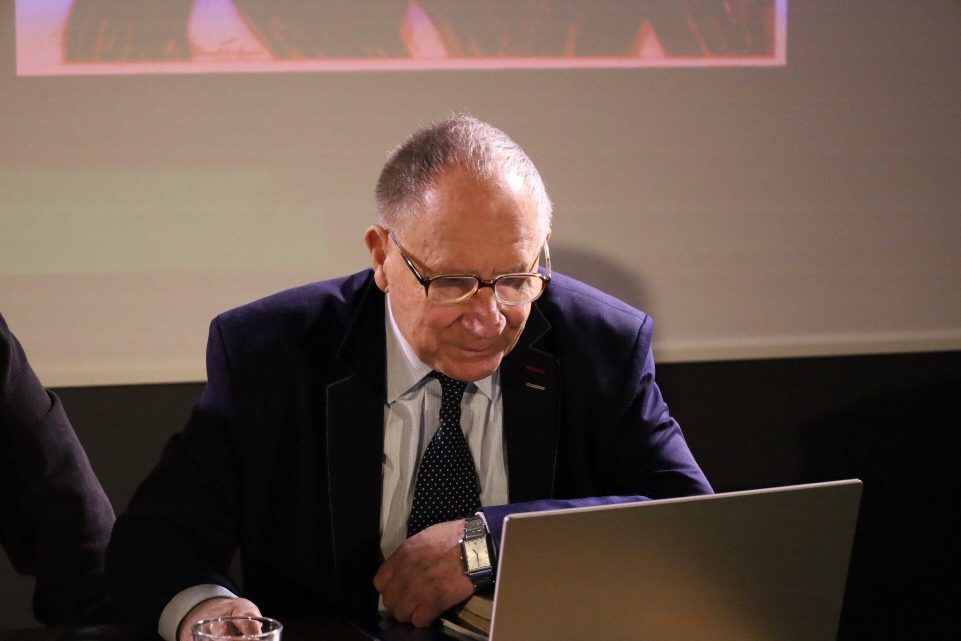 Na zdjęciu prowadzący spotkanie Tomasz Klimczak i gość spotkania Andrzej Strzelecki 