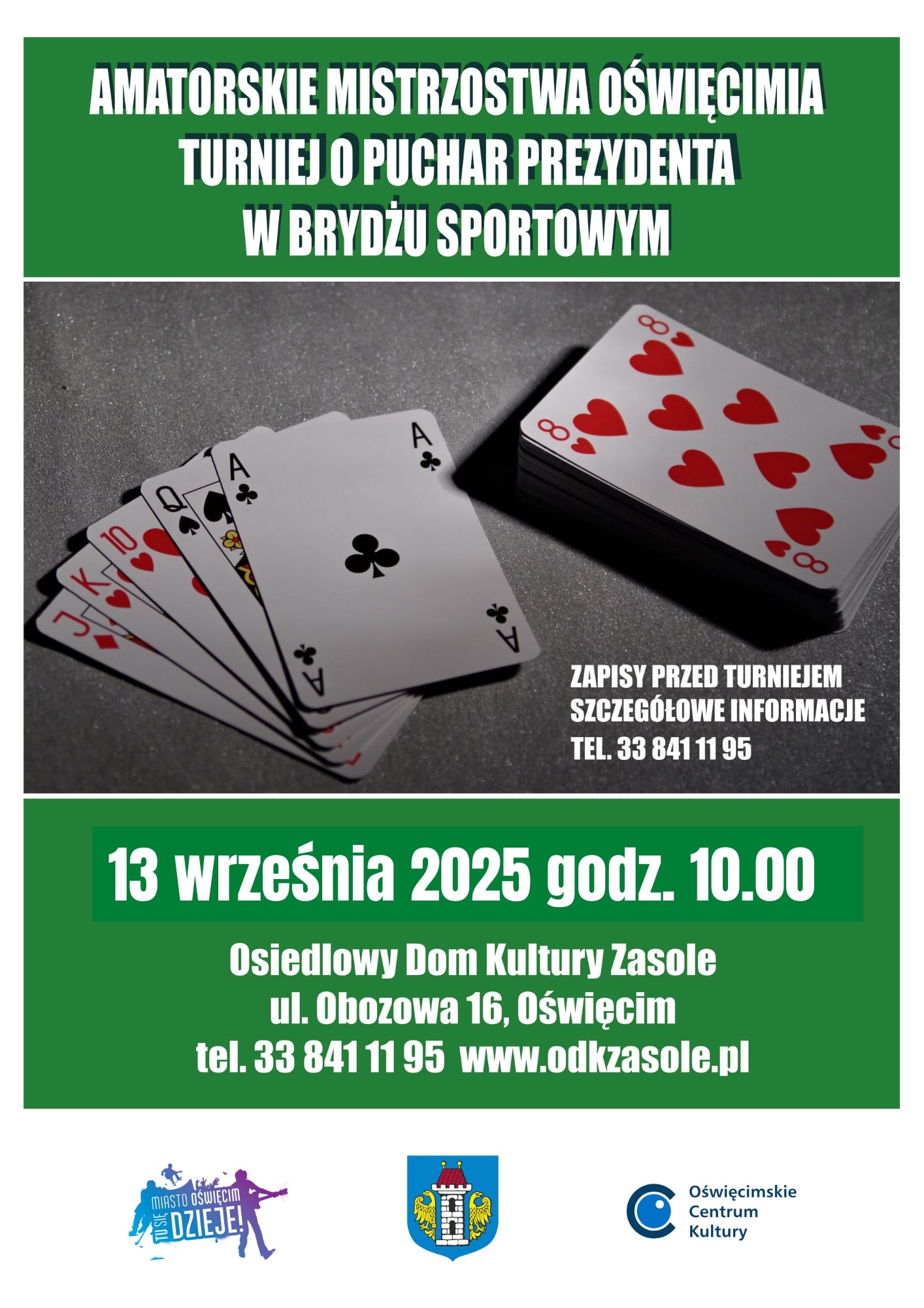 Brydż 2025_JPG karty do gry na stole na zielonym tle, informacje o turnieju